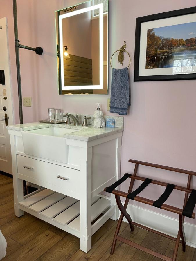 Queen Room Spa Bath
