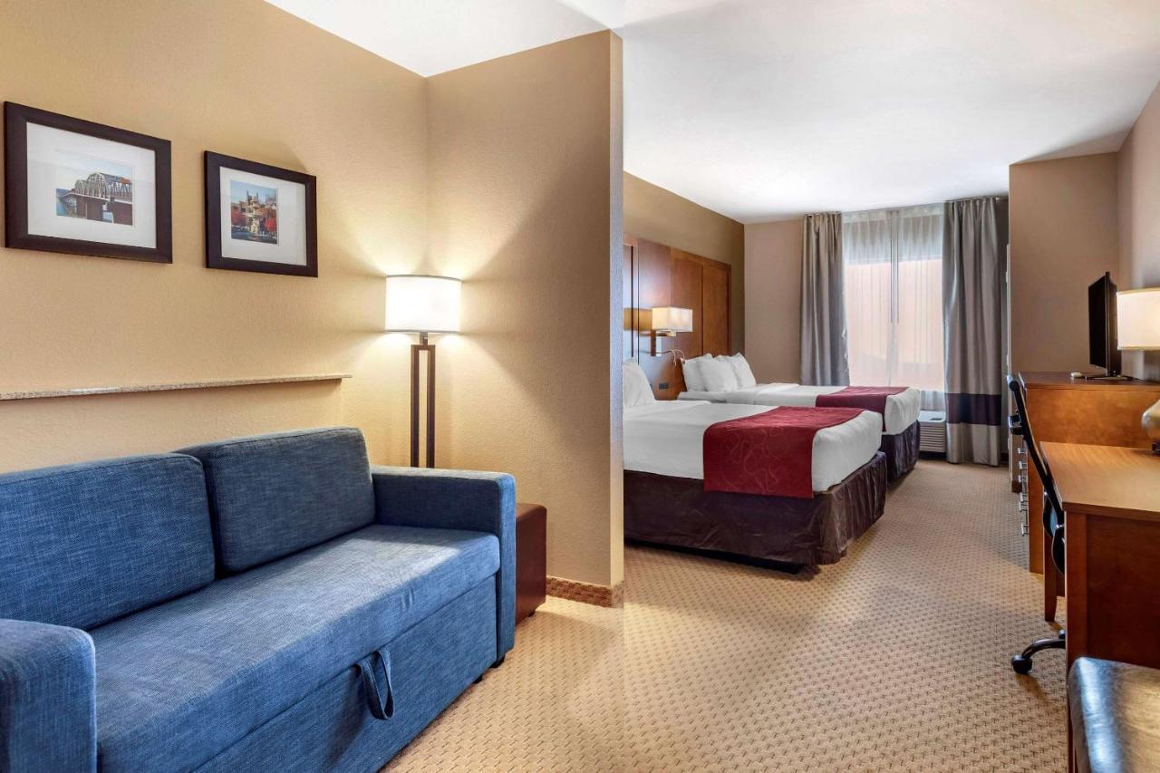 Queen Suite Two Queen Beds Accessible or Non-Smoking