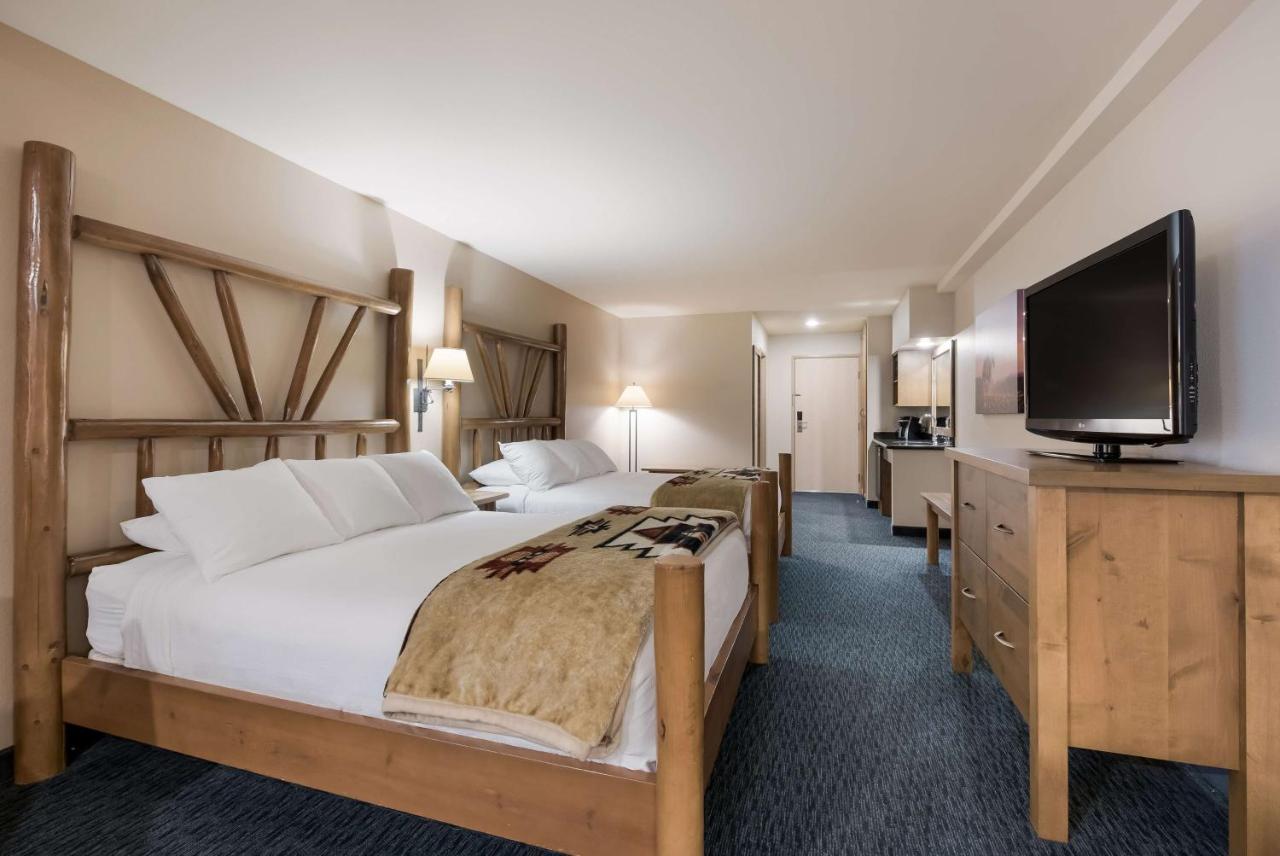 Large Queen Room Two Queen Beds Non-Smoking