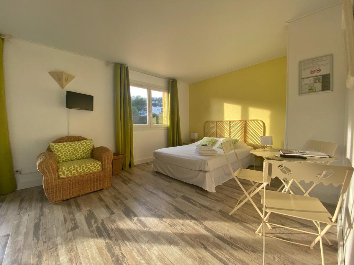Triple Room Road Side