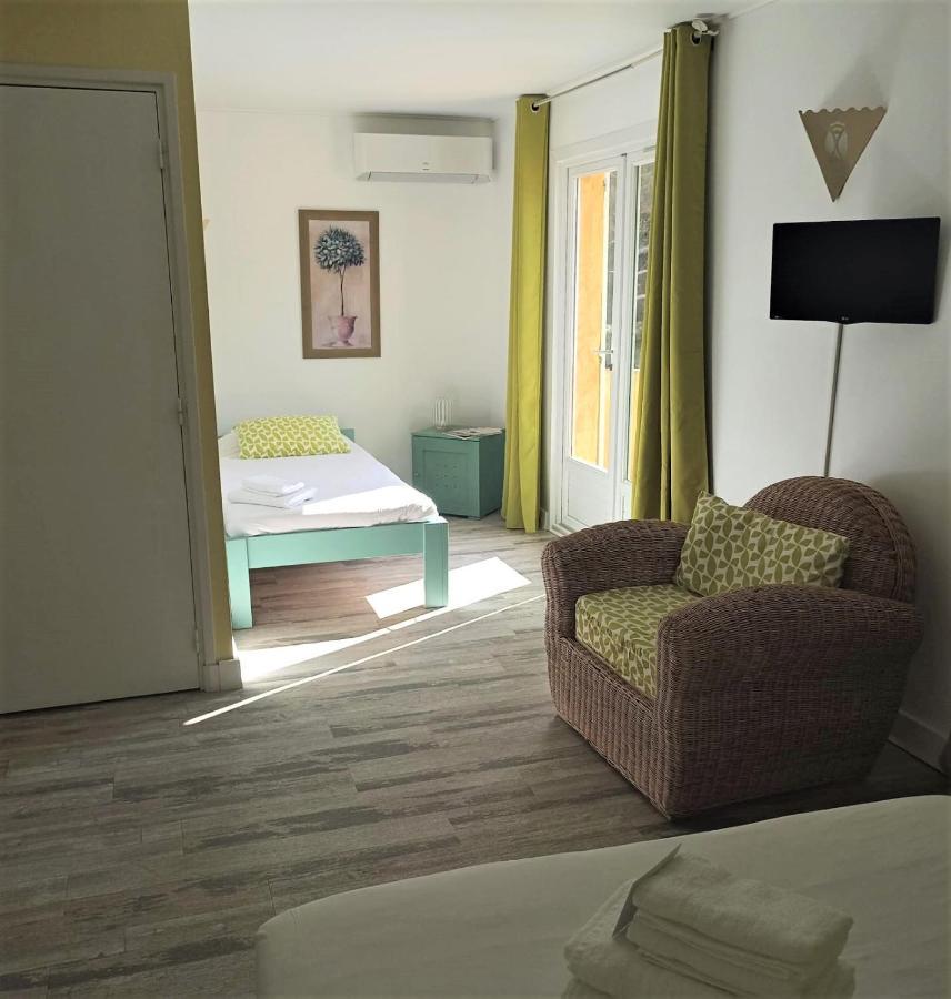Triple Room Road Side