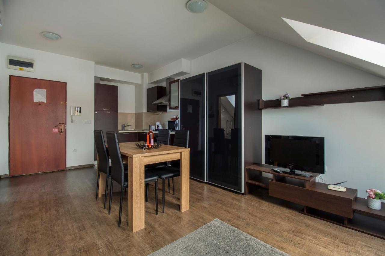 Deluxe Studio