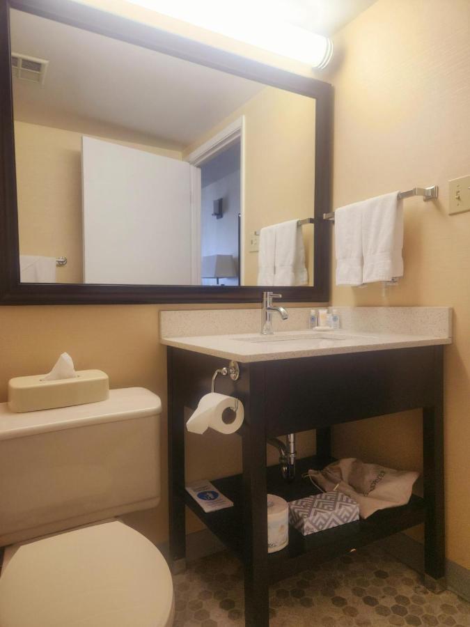 Chambre Double Confort avec 2 Lits Doubles - Non-Fumeurs