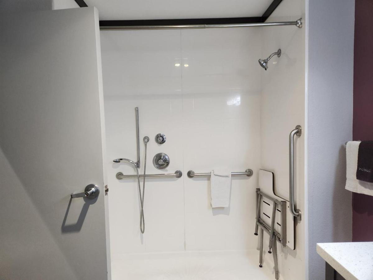 King Room Roll Shower Mobility or Hearing Accessible Non-Smoking