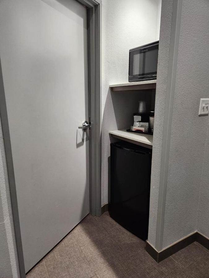 King Room Roll Shower Mobility or Hearing Accessible Non-Smoking