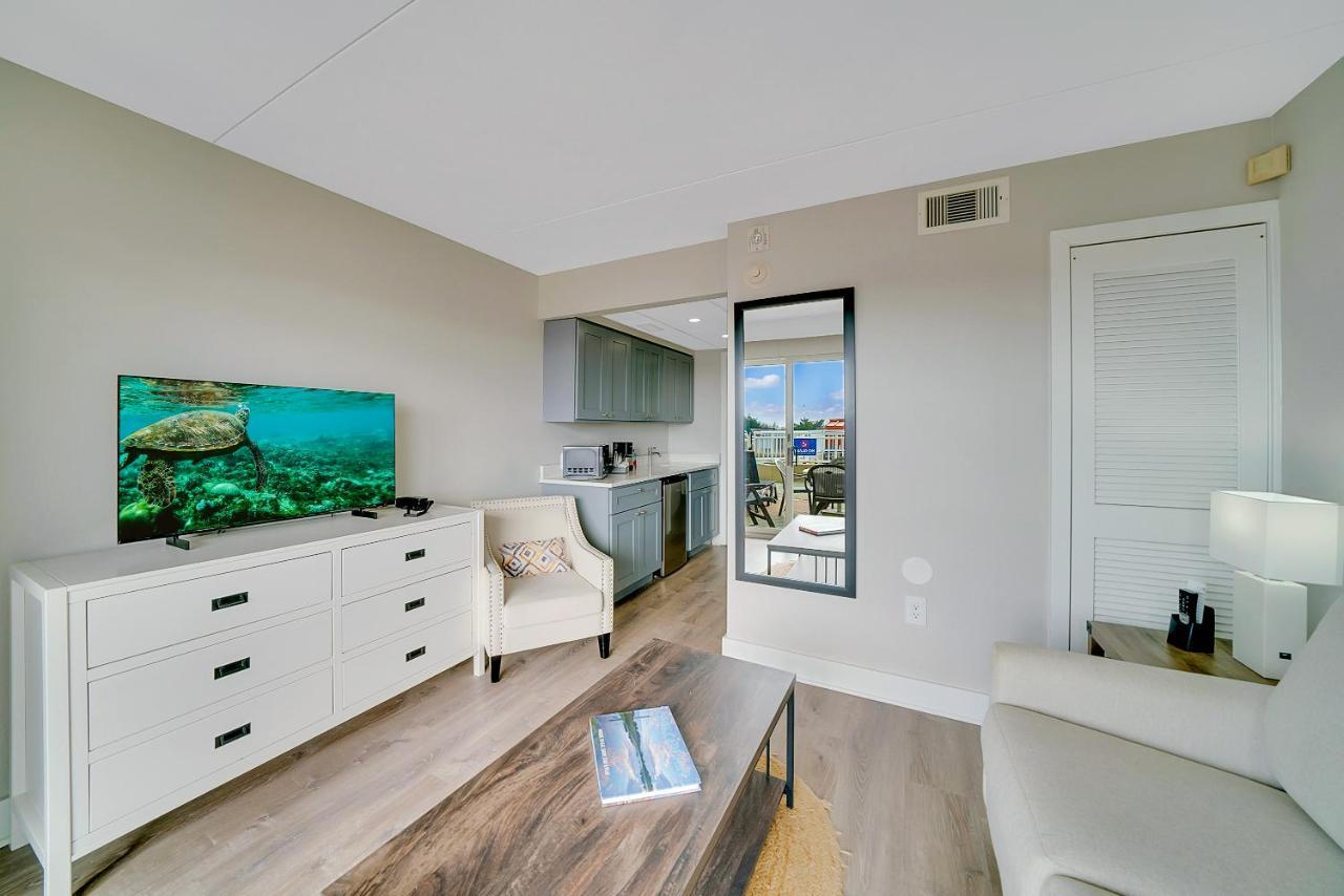 King Suite with Kitchenette and Ocean View