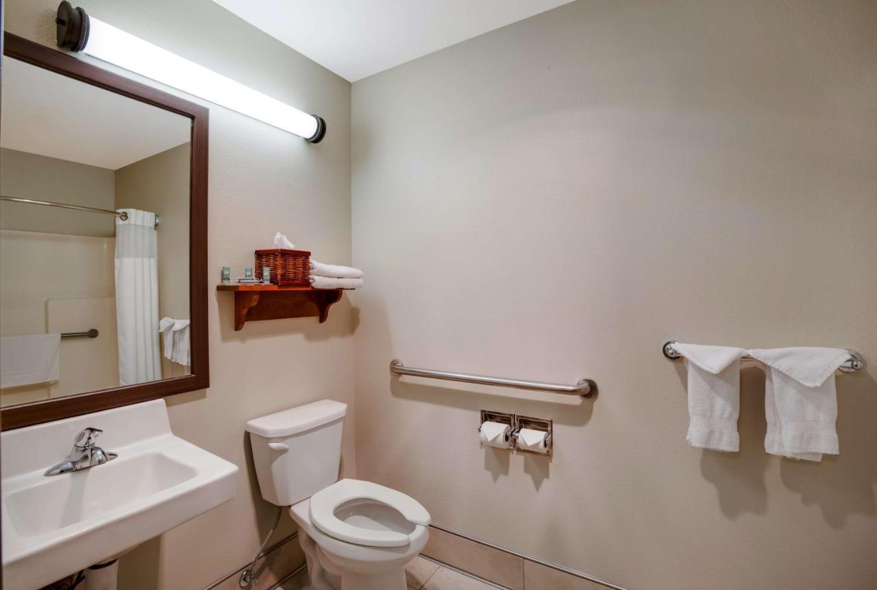 Queen Room Walk Shower Mobility Accessible or Non-Smoking