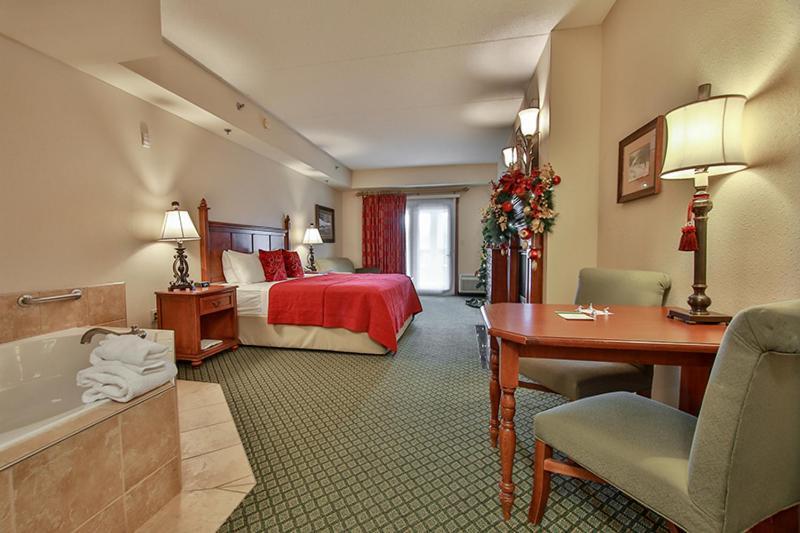 King Bed Mini-suite with Jaccuzzi, Fireplace, and Sleeper Sofa,1387937552:JPEG