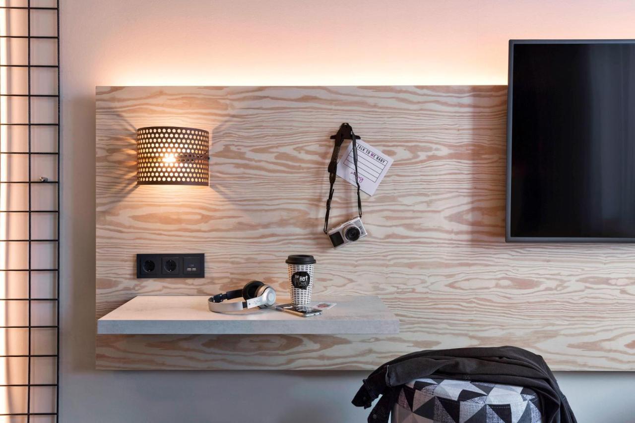 Moxy Queen Sleeper Guest room 1 Queen