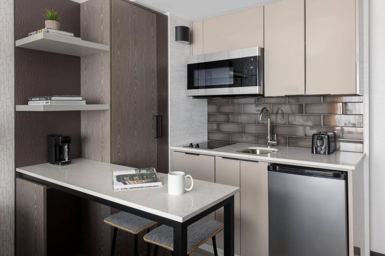 Studio Full Kitchenette 1 King