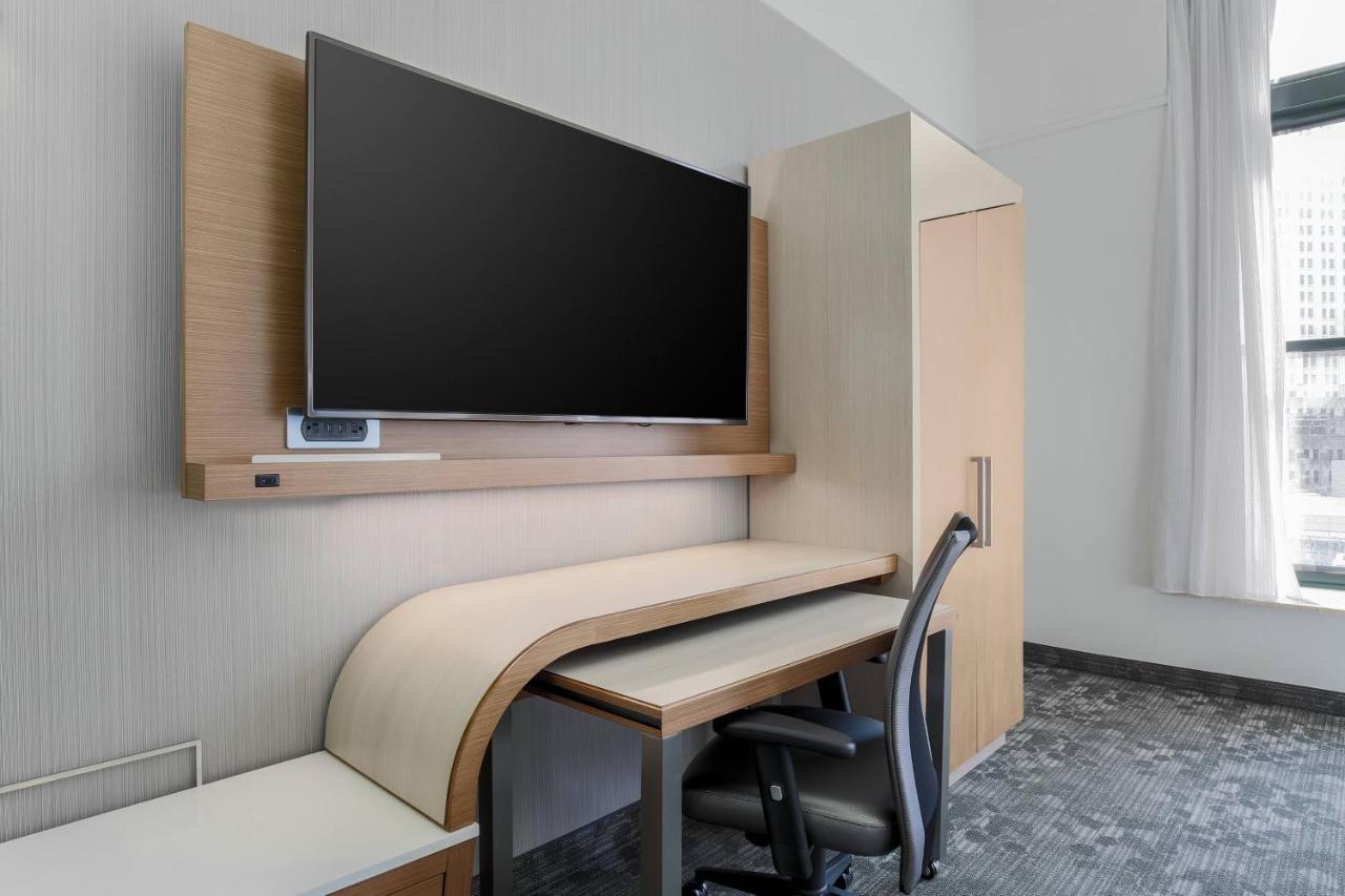King Room Bathtub Mobility Access or Hearing Accessible