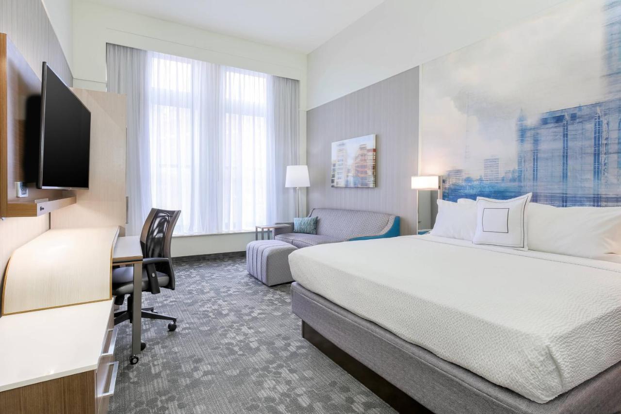 King Room Bathtub Mobility Access or Hearing Accessible