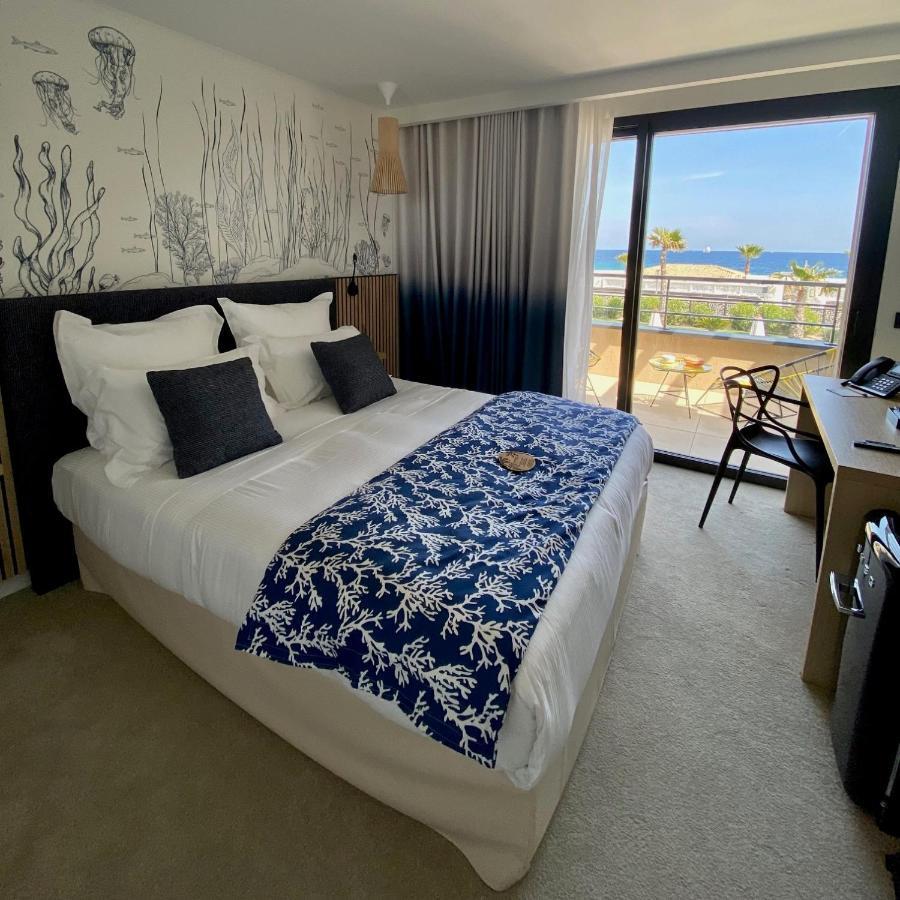 Kamer met Queensize Bed en Uitzicht op Zee