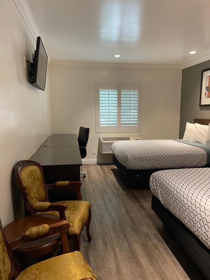 Queen Room Two Queen Beds Non-Smoking