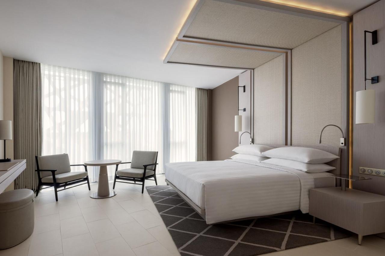 Deluxe King Kamer met Uitzicht op het Zwembad