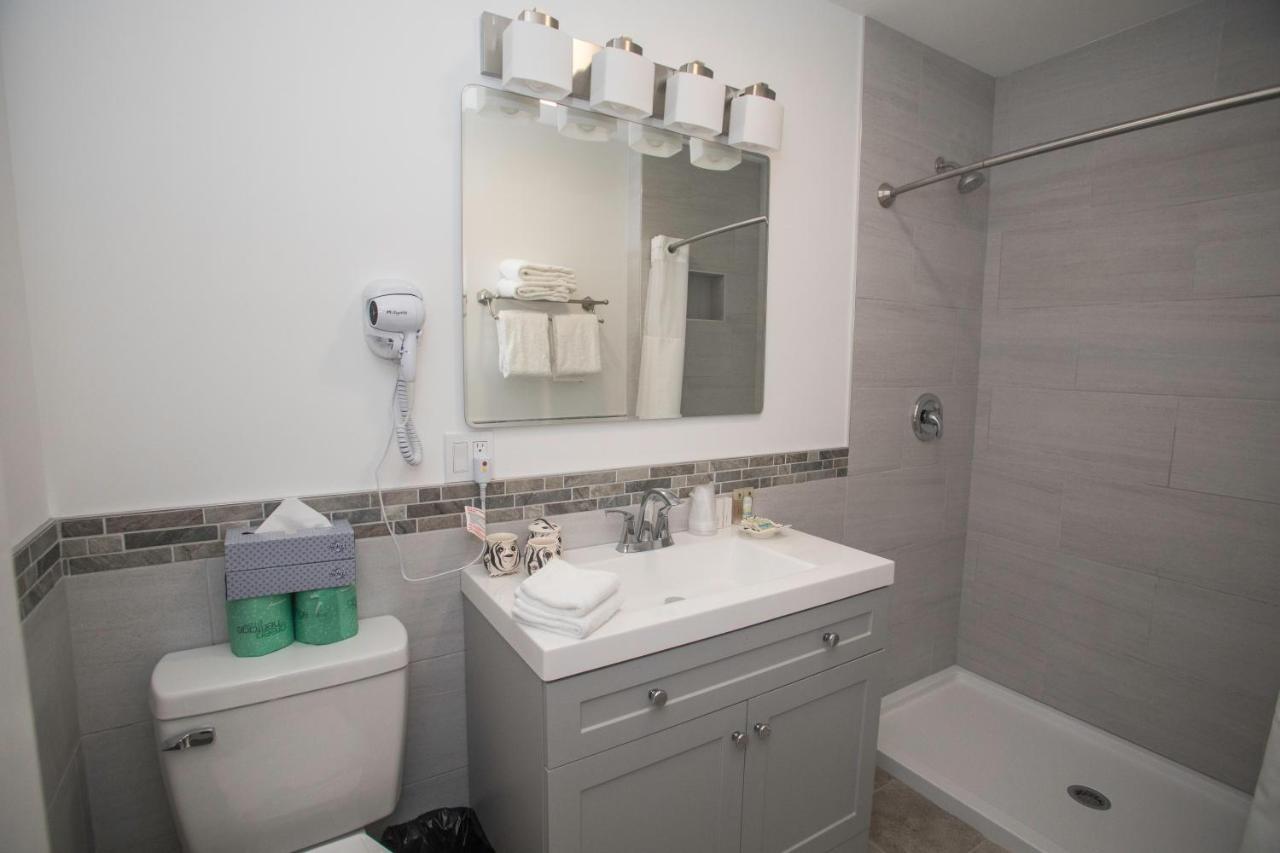 Deluxe Two-Bedroom Apartment