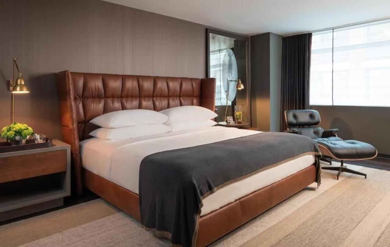 King Room with Mobility Accessible Tub
