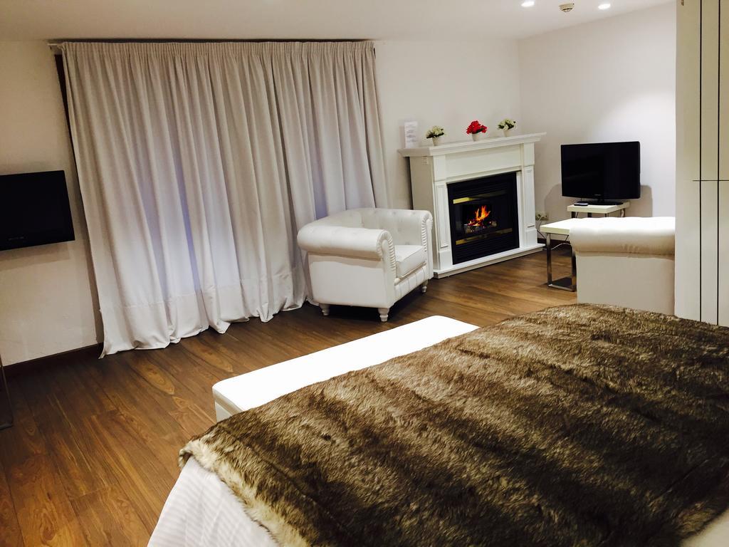 Junior Suite Fireplace Spa Access