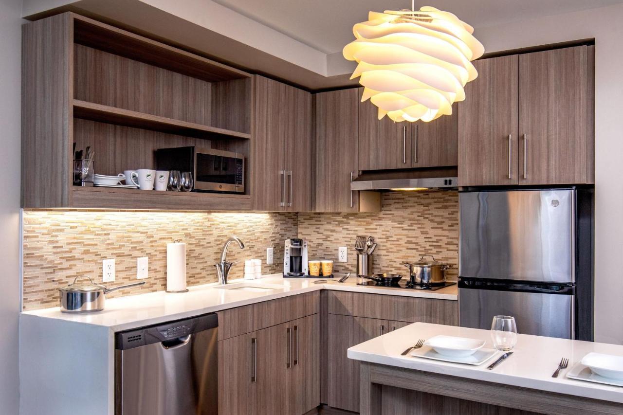 1 Bedroom Suite, 1 King, Sofa bed, Full Kitchen