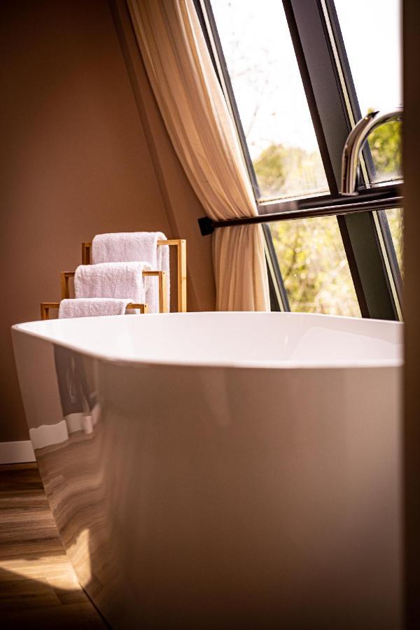 Deluxe Double Room Bath