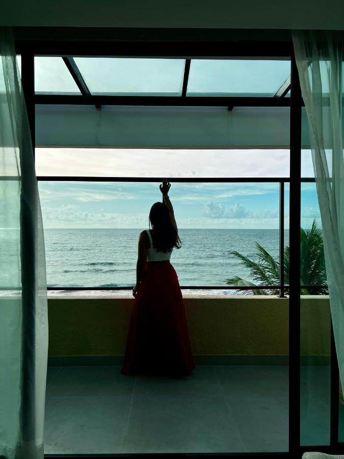 Quarto com Cama King-size e Vista do Mar