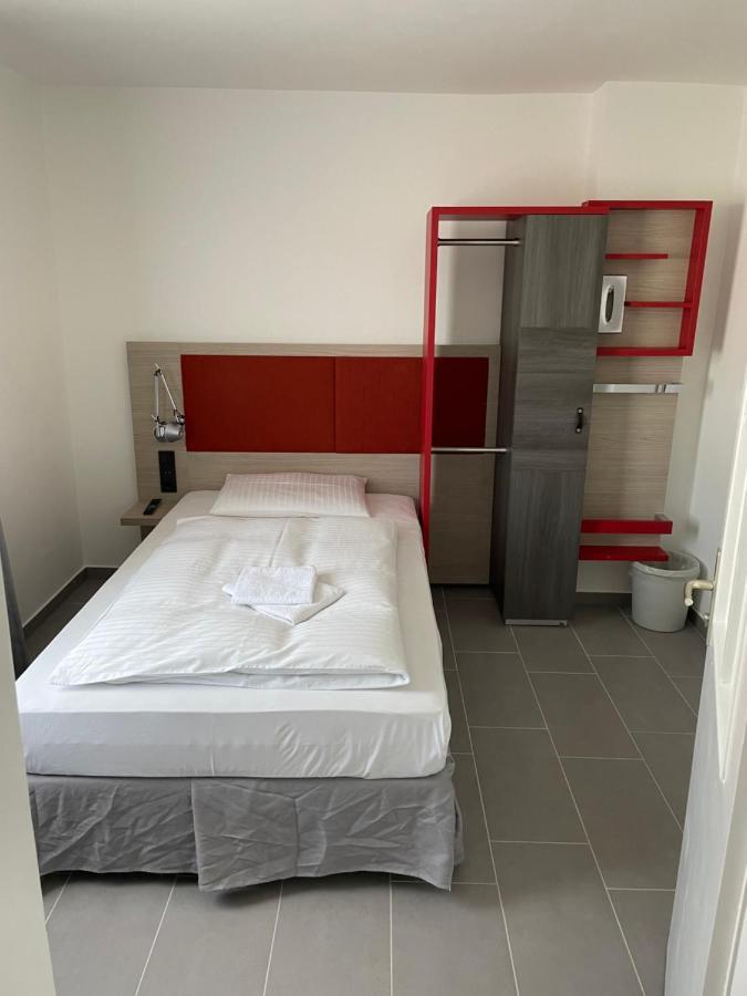 Single Room Bathroom