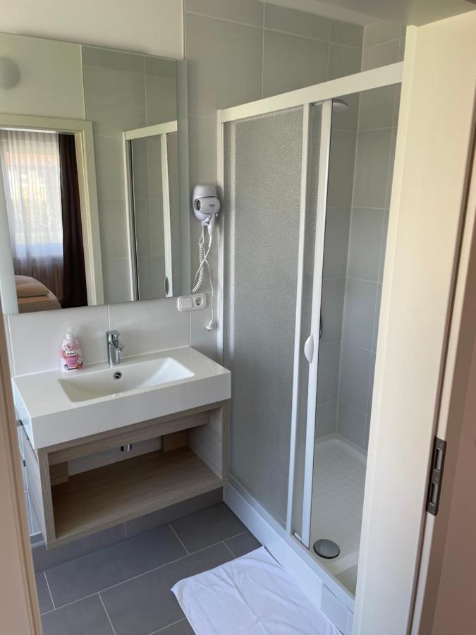 Single Room Bathroom