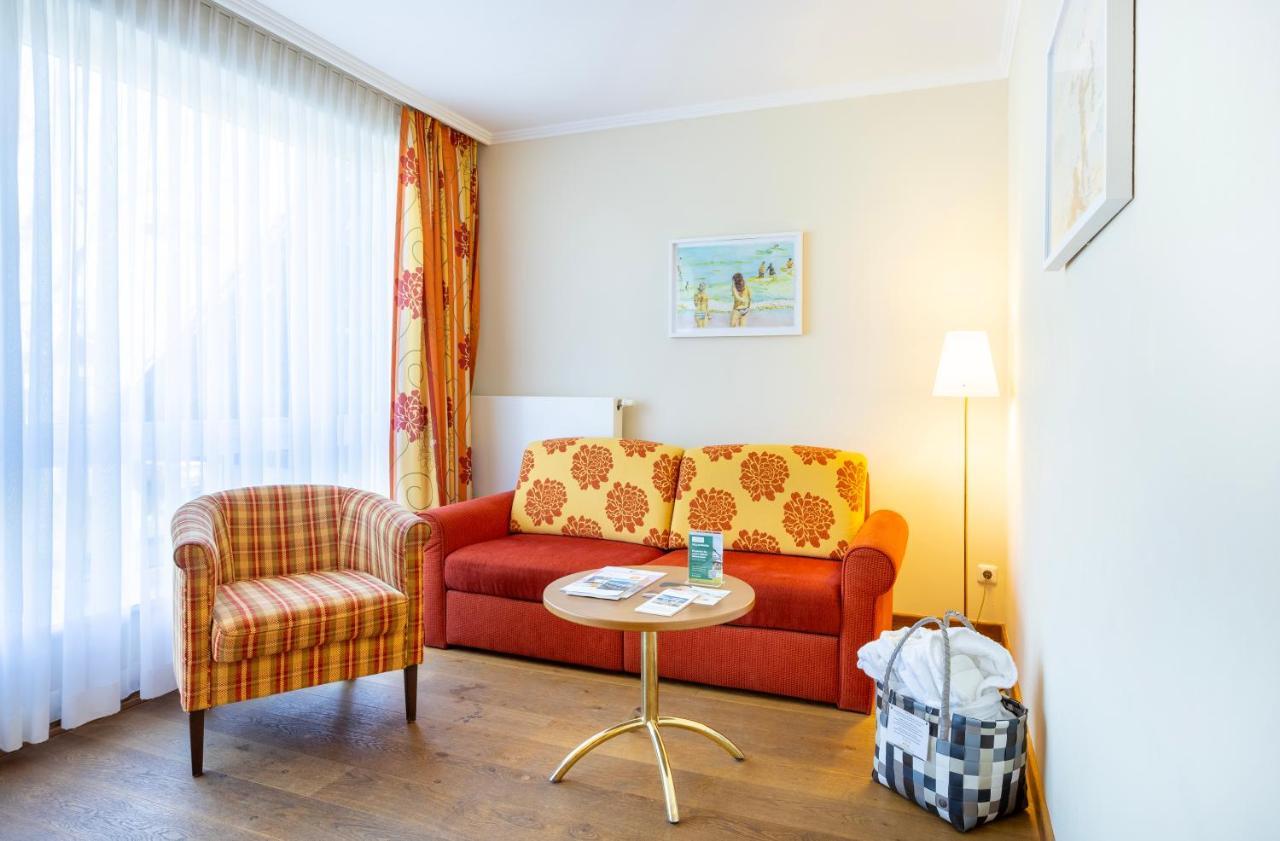 Deluxe Double Room Shower Allergy-Friendly