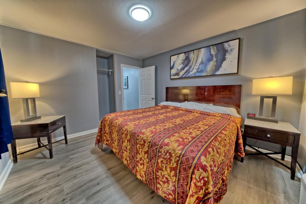 One-Bedroom Apartment Pool View