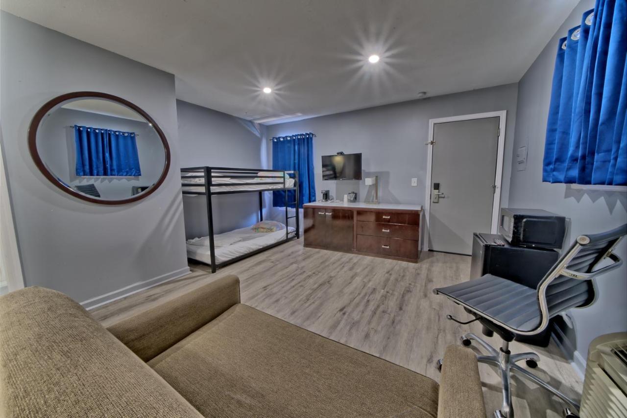 Deluxe Family Room