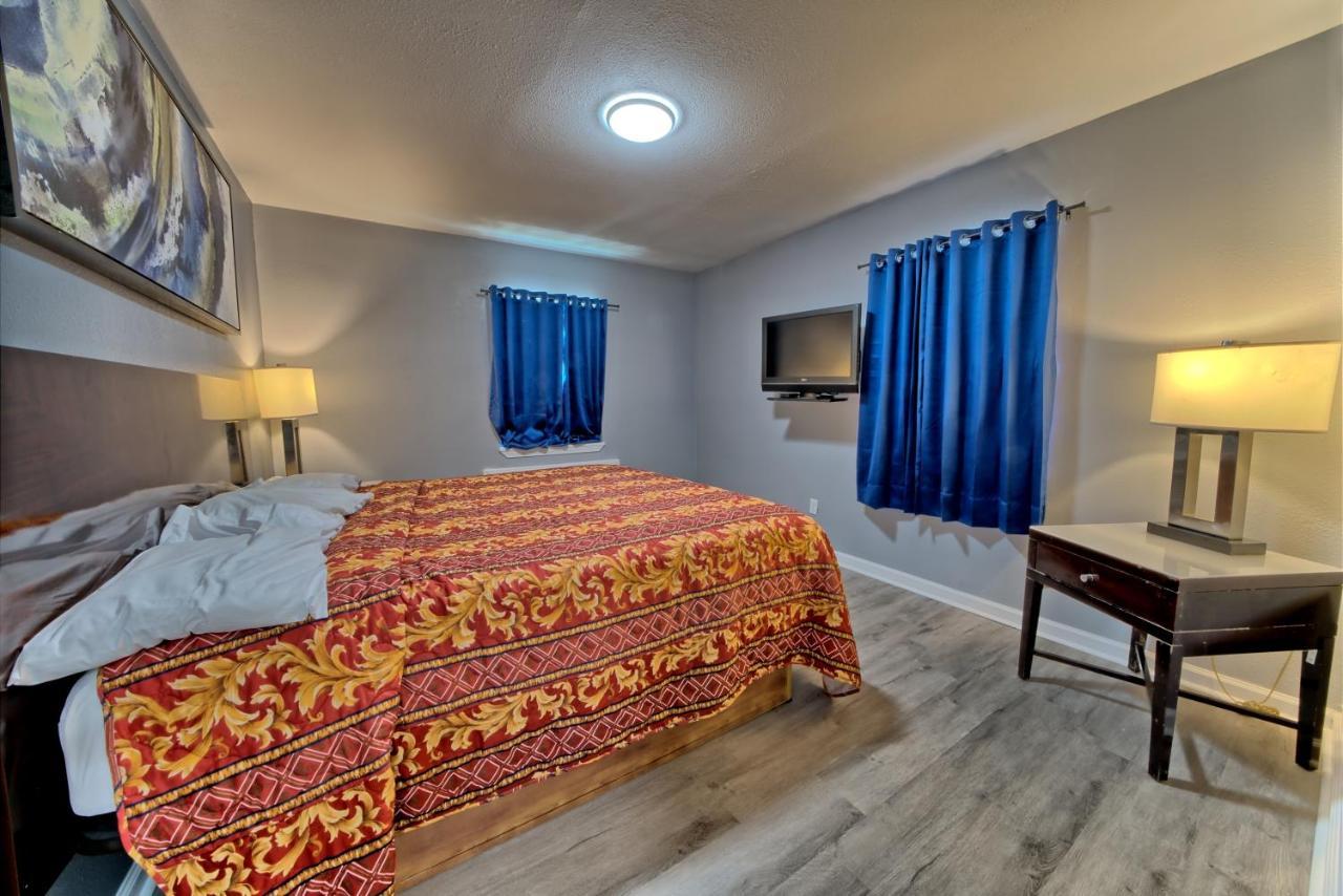 One-Bedroom Apartment Pool View