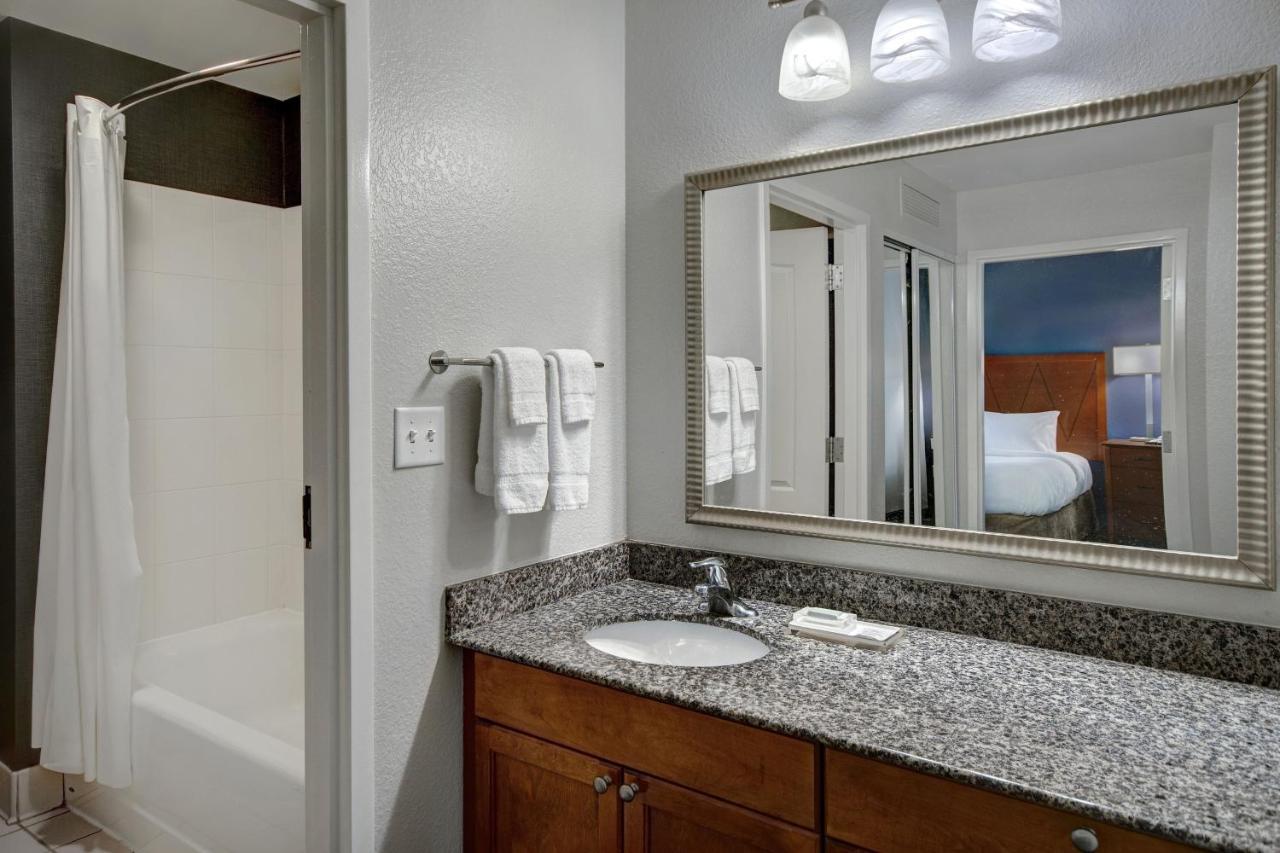 One-Bedroom King Suite