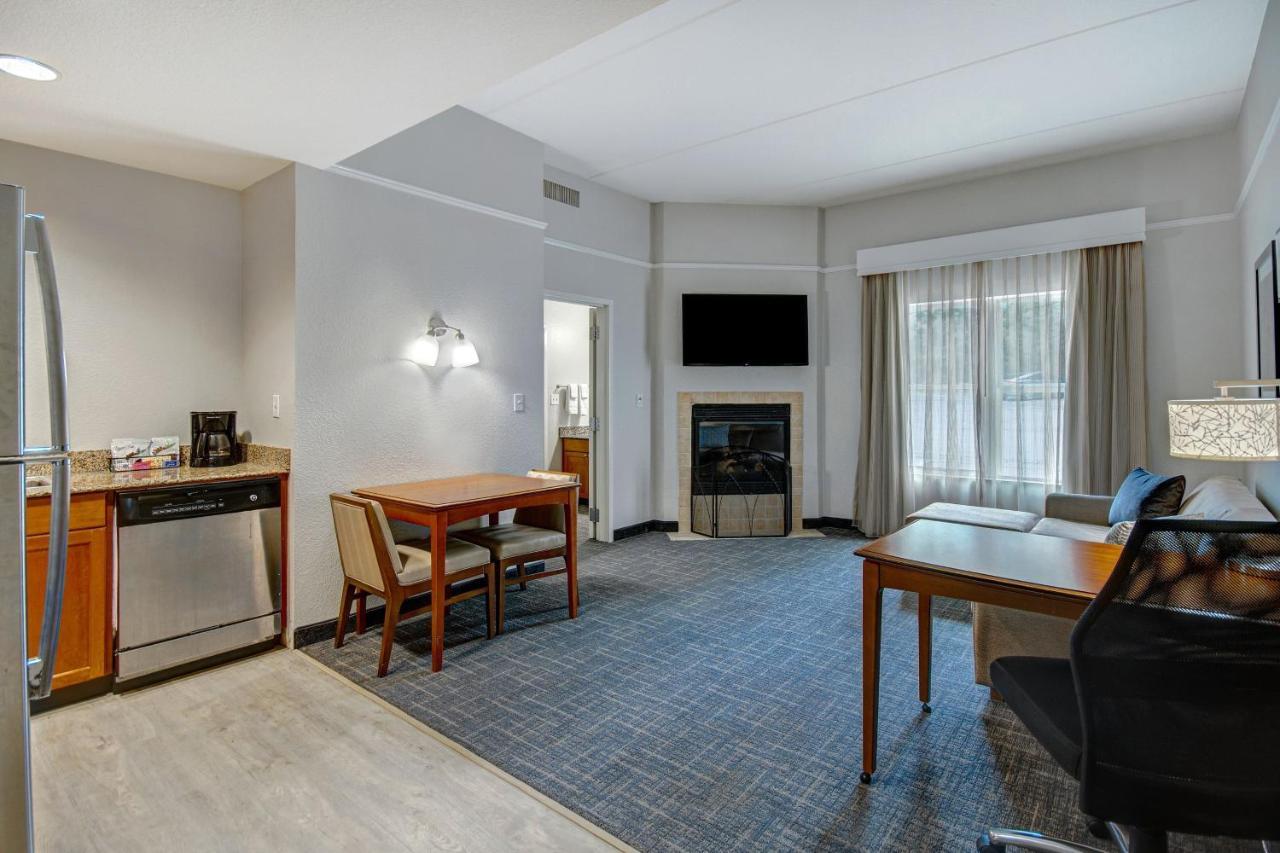 One-Bedroom King Suite