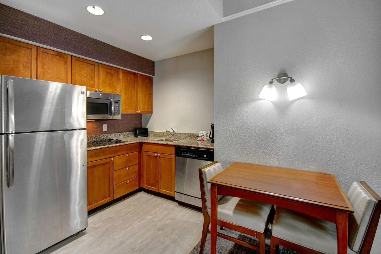 One-Bedroom King Suite