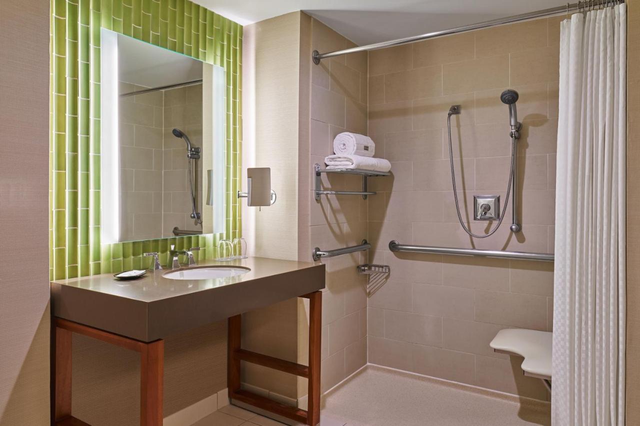 Traditional, Guest room, 1 King,1395485396:JPEG