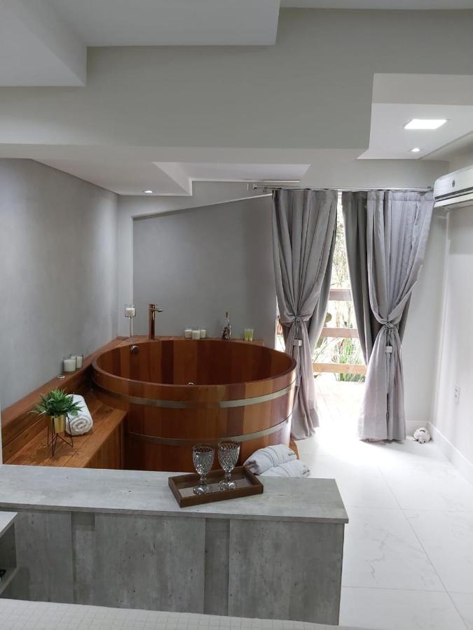 Deluxe Suite Spa Bath