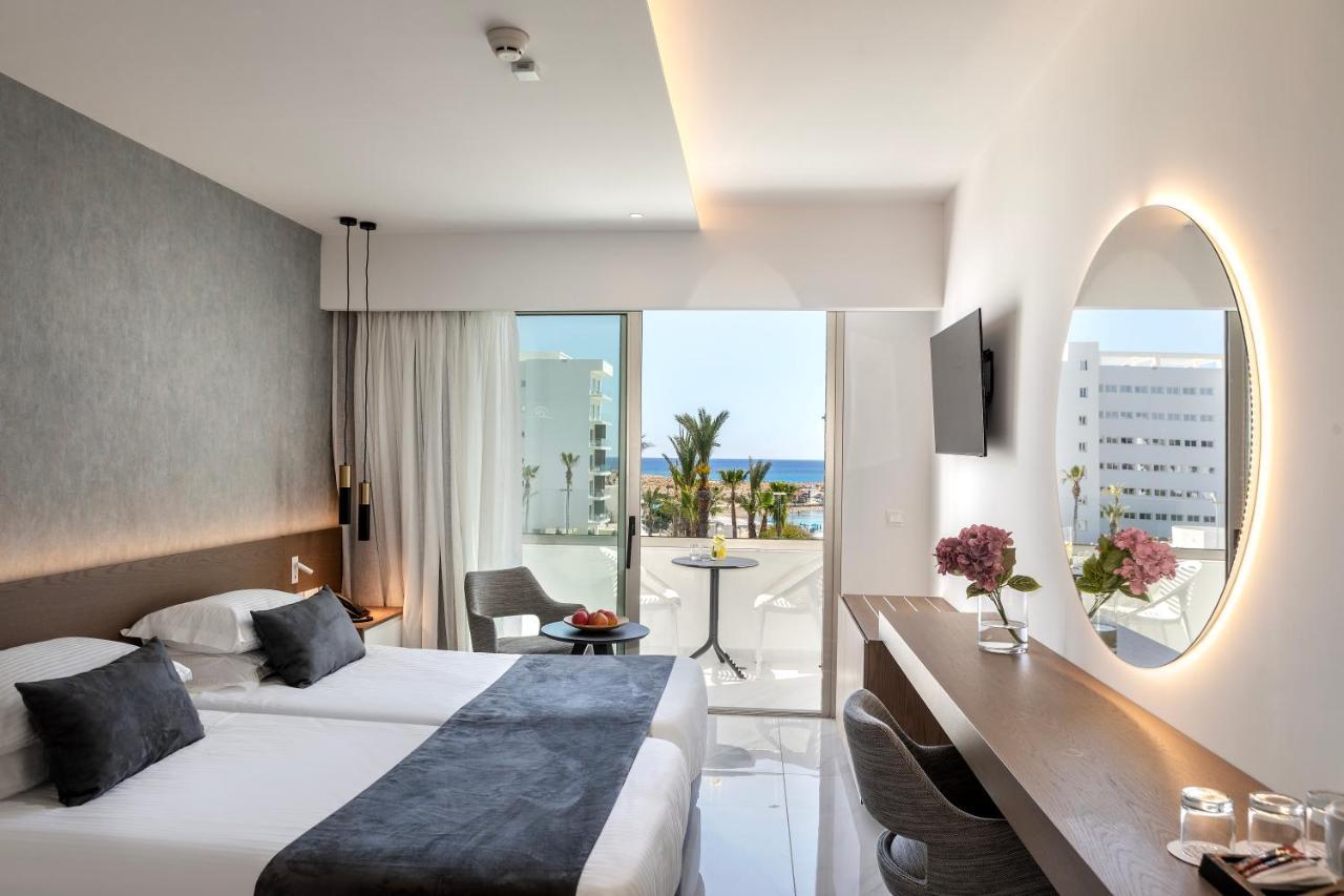 Double or Twin Room Side Sea View