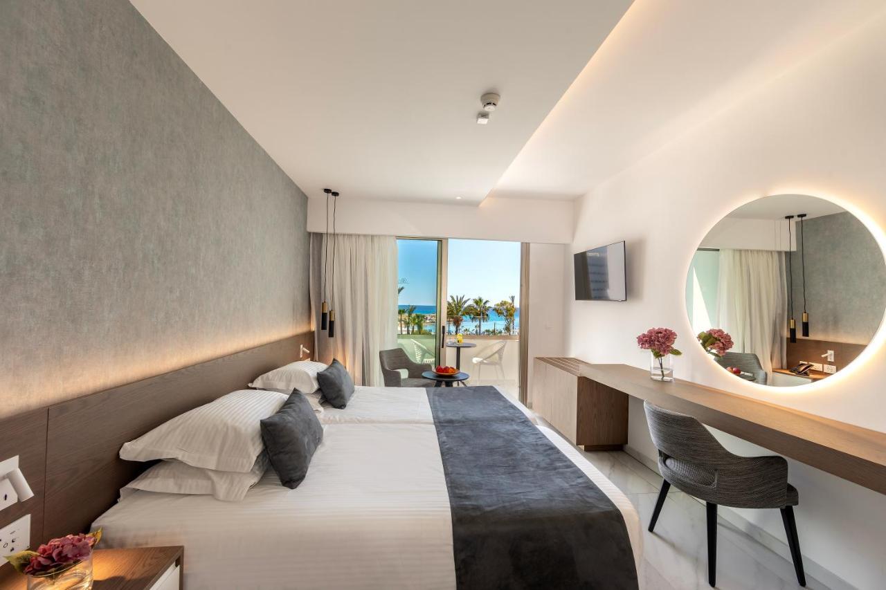 Double or Twin Room Side Sea View