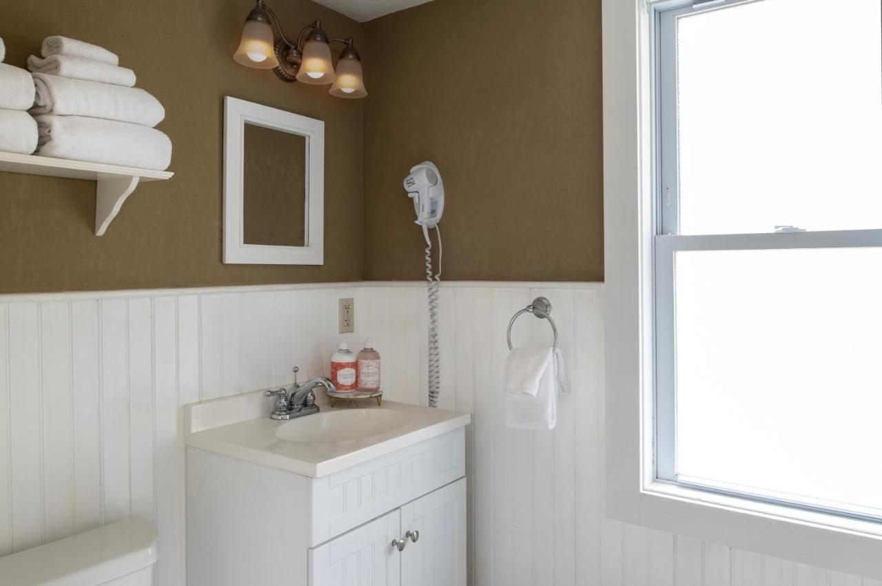 Premium King Room Main Inn or Salt Box