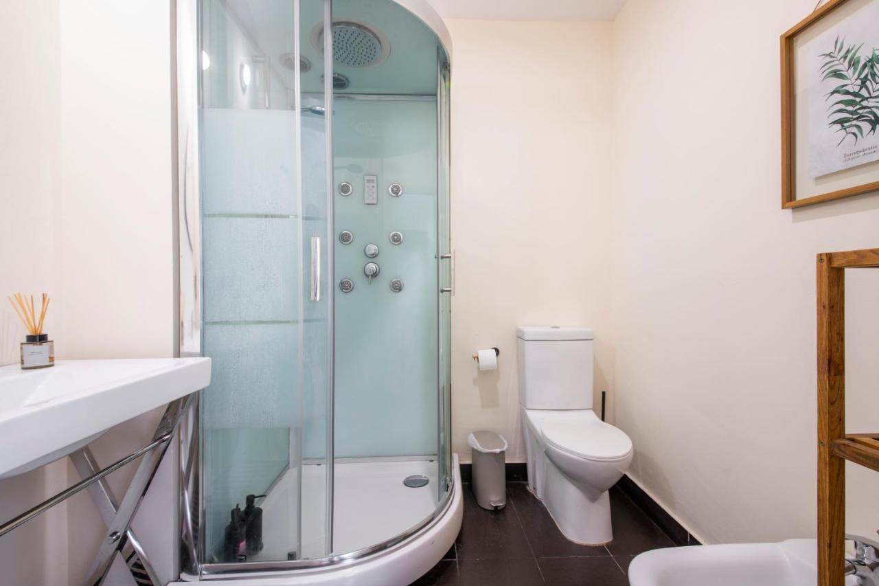 Double Room Private Bathroom