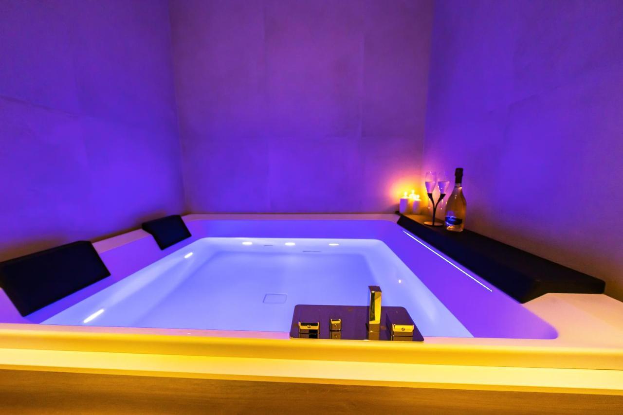 King Suite Spa Bath