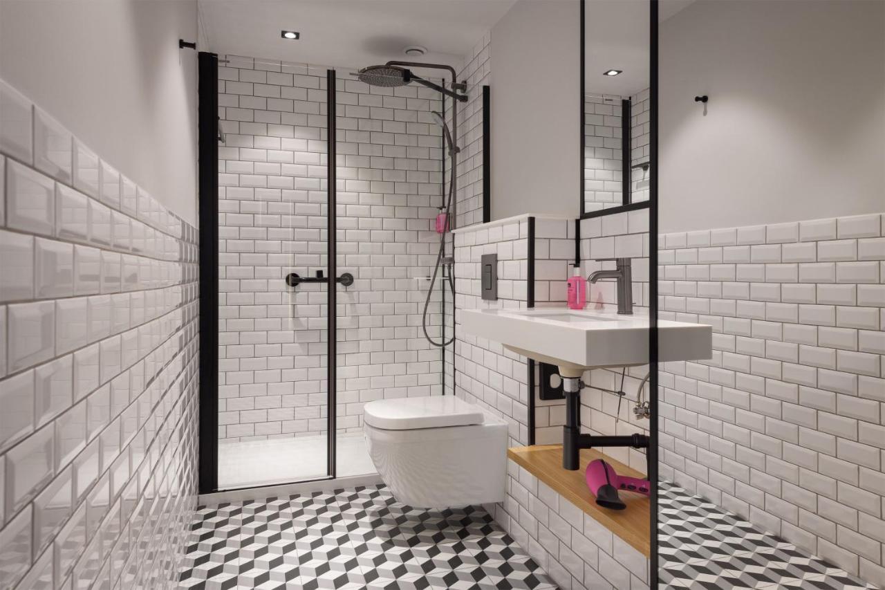 Quarto Queen Moxy Sleeper