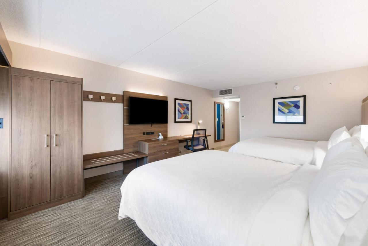 Standard Queen Room Two Queen Beds