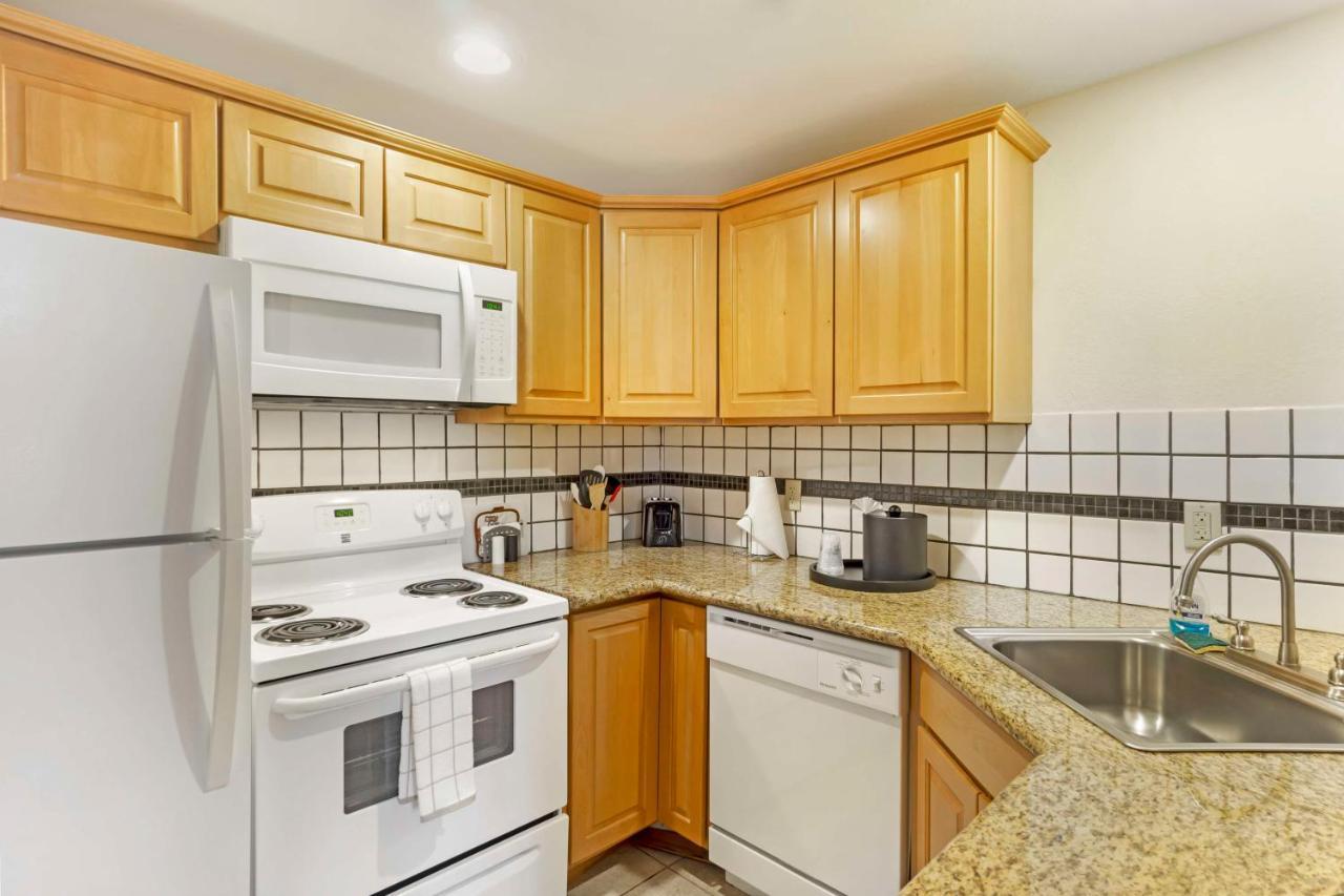 King Suite with Whirlpool - Non-Smoking