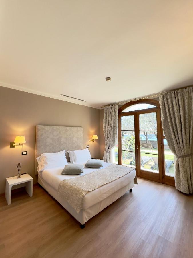 Deluxe Double or Twin Room Lake View