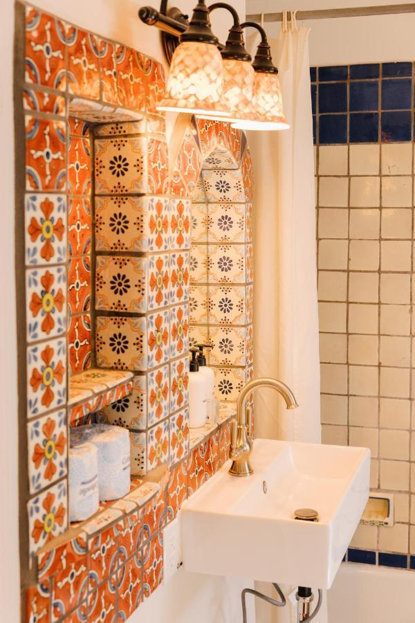Queen Kitchenette