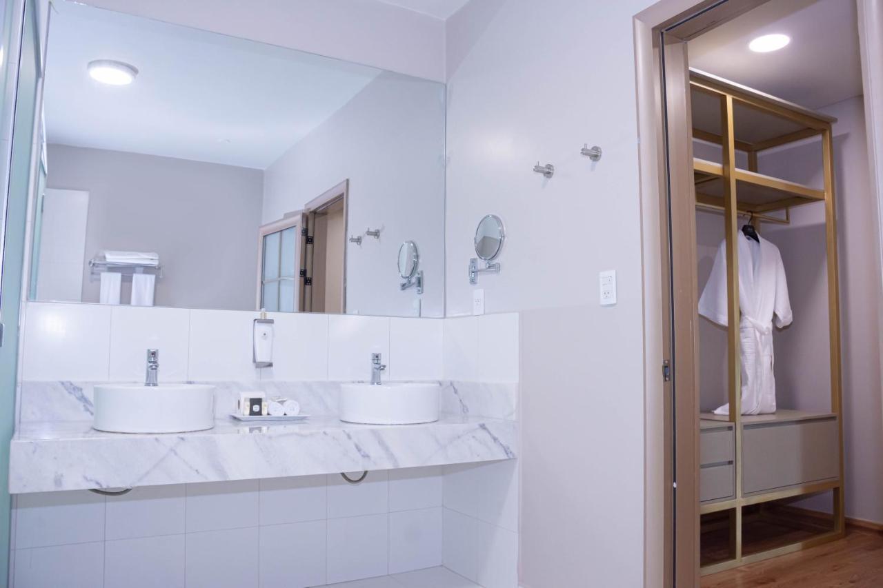 Deluxe Family Suite