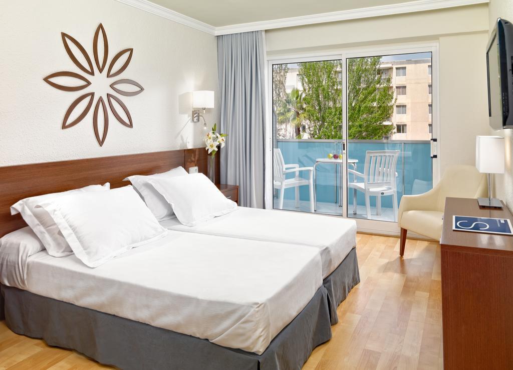 Twin or Double Room Pool View,1272892438:JPEG
