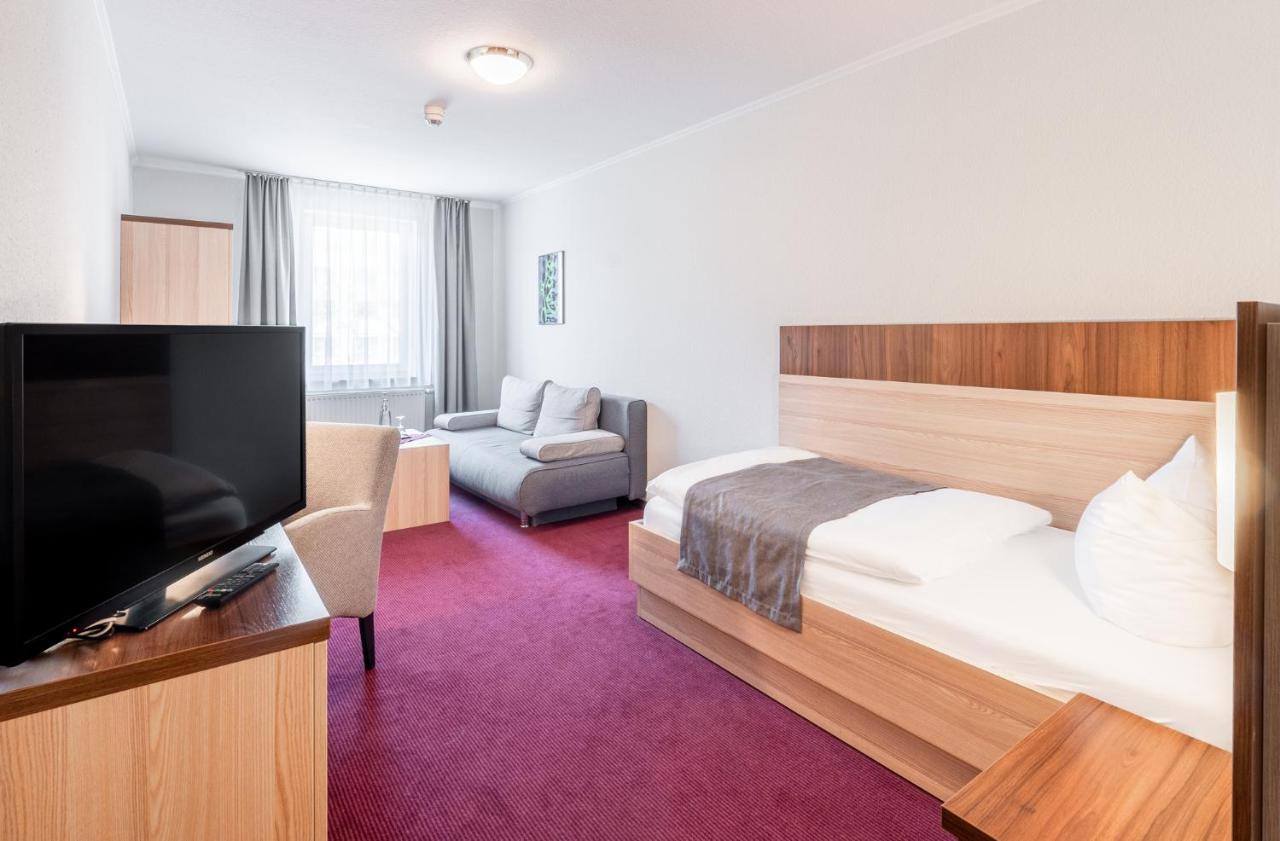 Single Room,1399130636:JPEG