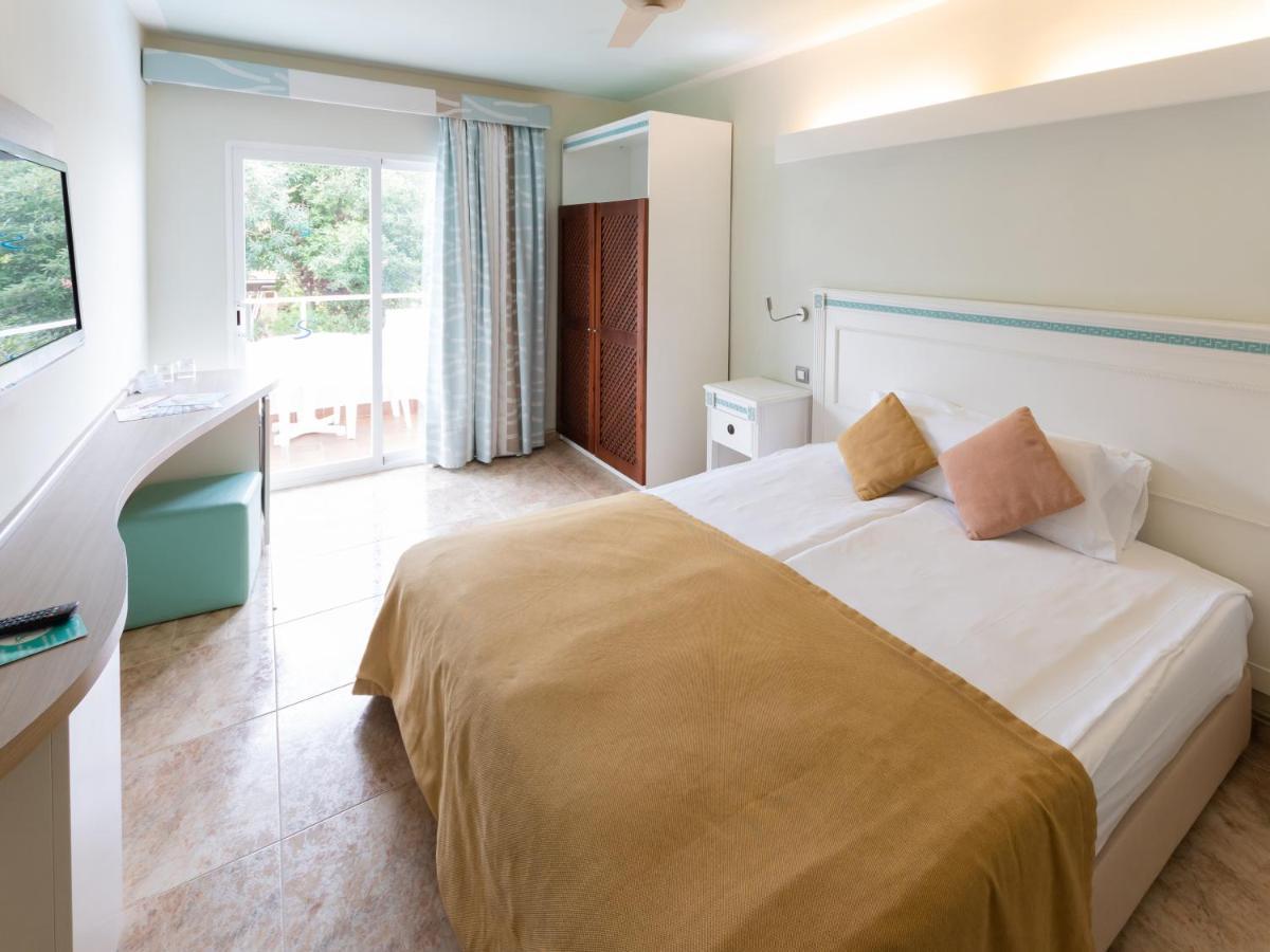 Doppel-/Zweibettzimmer mit Balkon